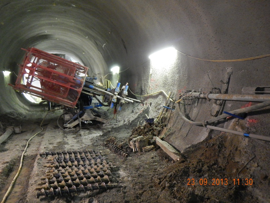 Figure 10 - Liverpool street station, installation of additional inclined well points from Reception Chamber East (RCE) towards Access Passage 1 (AP1) to support the depressurisation of AP1 deep invert.